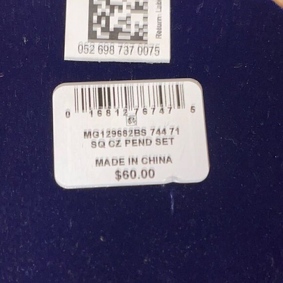 Silver Plate Cubic Zirconia Square clear Necklace and Earring Set - Picture 3 of 3